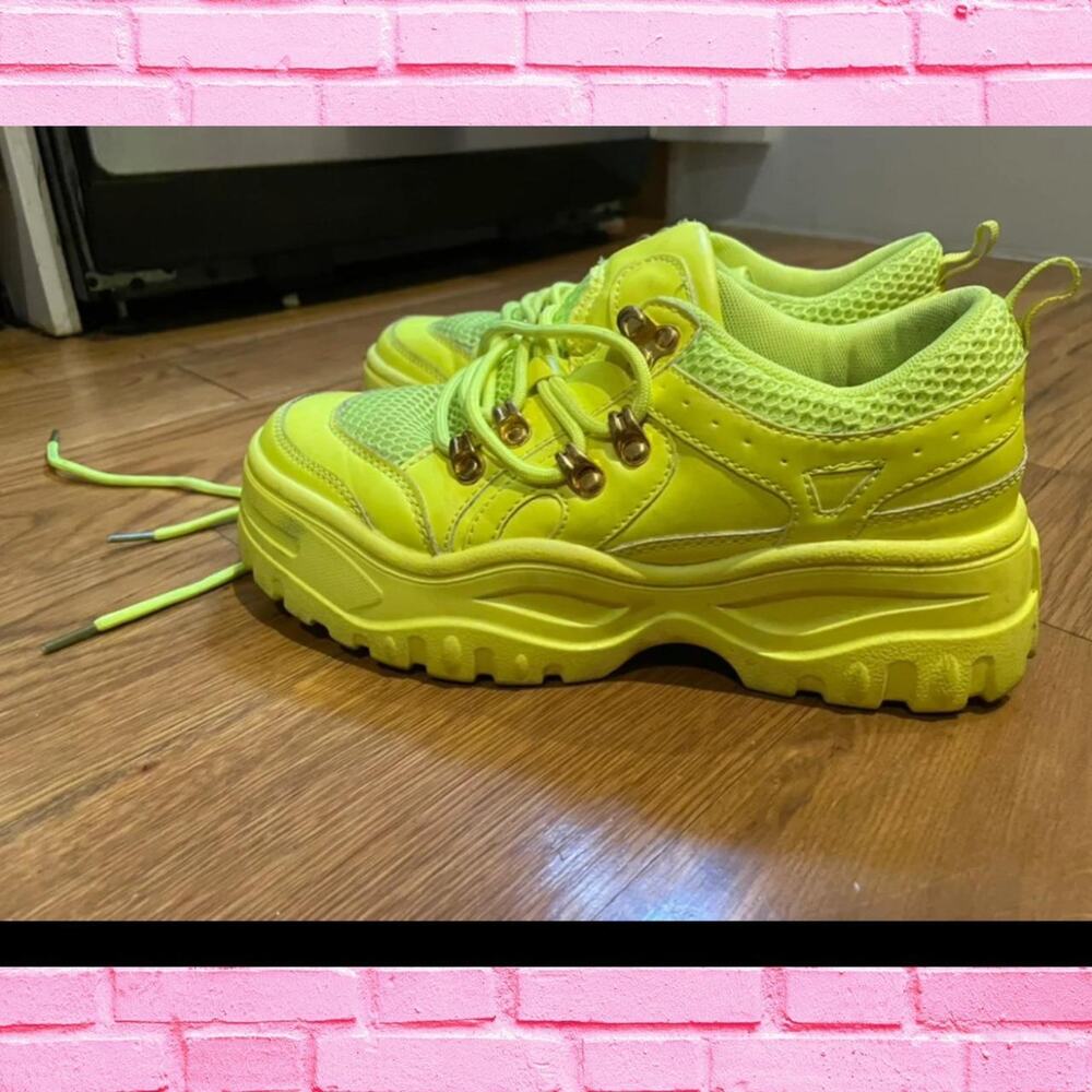 Neon green chunky non sneaky sneakers with matching laces y2k 90s